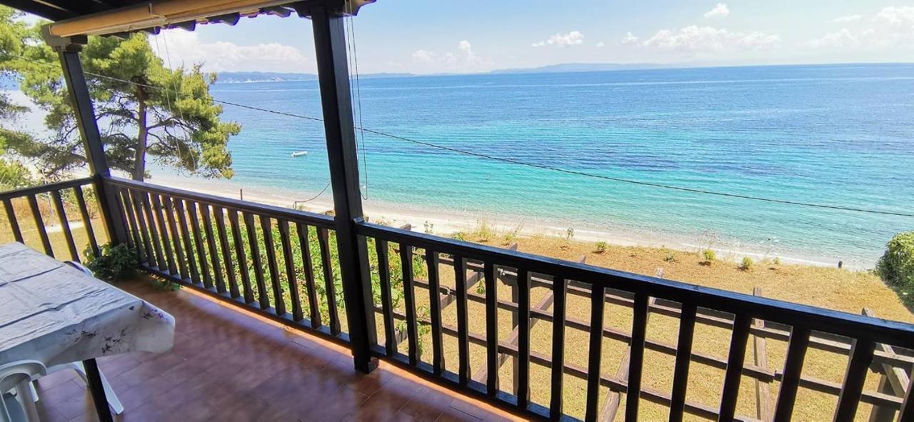 Sangue Blu Beachfront Villa Apartment อาโยส นิโกลาออส ภายนอก รูปภาพ
