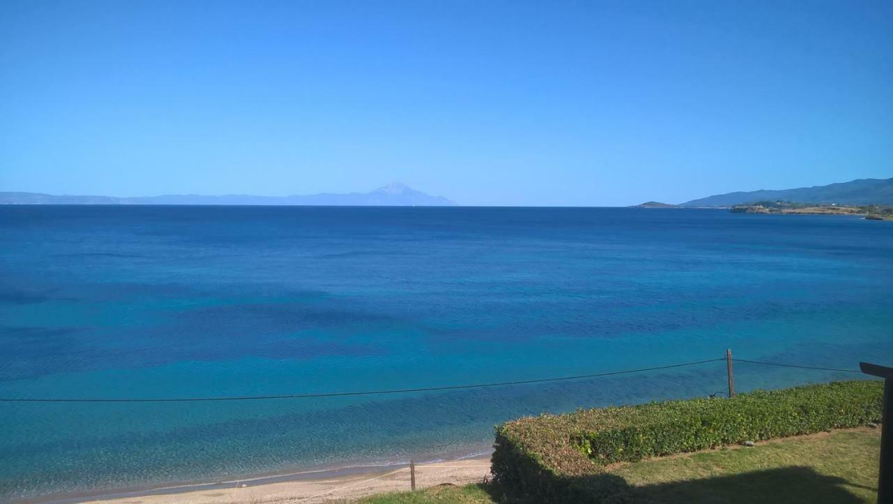 Sangue Blu Beachfront Villa Apartment อาโยส นิโกลาออส ภายนอก รูปภาพ